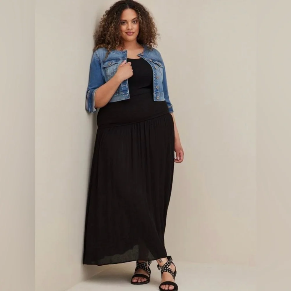 New Torrid cropped denim jacket, size 2 - Picture 3 of 5